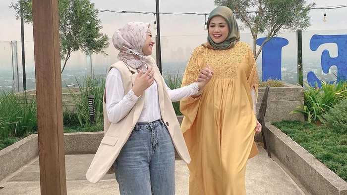 Ulfi Damayanti dan Elly Sugigi