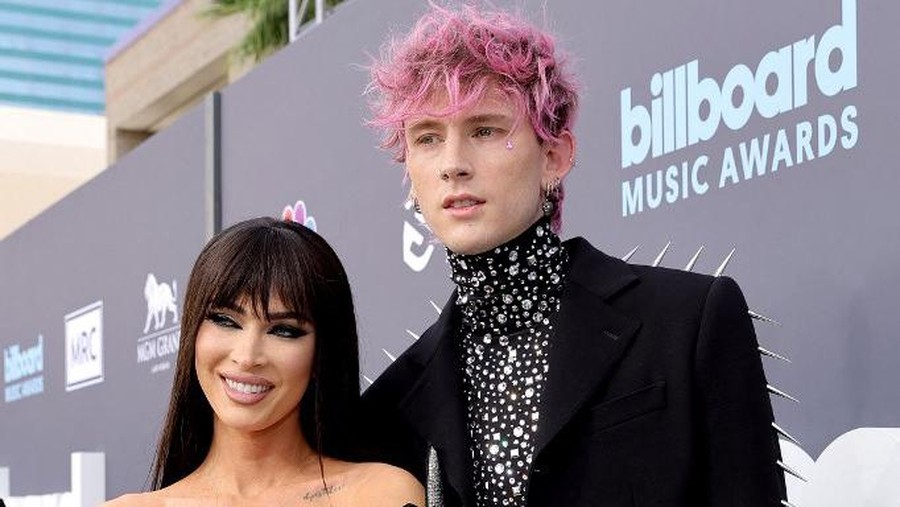 LAS VEGAS, NEVADA - MAY 15: Megan Fox and Machine Gun Kelly attend the 2022 Billboard Music Awards at MGM Grand Garden Arena on May 15, 2022 in Las Vegas, Nevada.   Frazer Harrison/Getty Images/AFP (Photo by Frazer Harrison / GETTY IMAGES NORTH AMERICA / Getty Images via AFP)