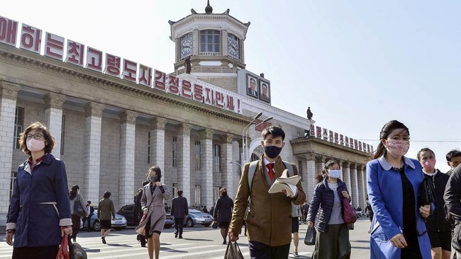Warga Korea Utara di luar negeri diminta pulang usai Kim Jong Un membuka perbatasan pasca pandemi Covid-19.