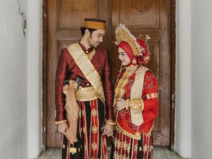 7 Potret Harmonis Pemeran Bima KKN Desa Penari dan Istri yang Beda Usia 6 Tahun