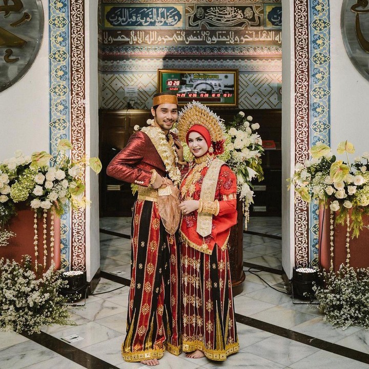 <p>Pemeran Bima di film KKN Desa Penari, Achmad Megantara, baru menjalani kehidupan rumah tangga, lho. (Foto: Instagram @asrifaradila)</p>