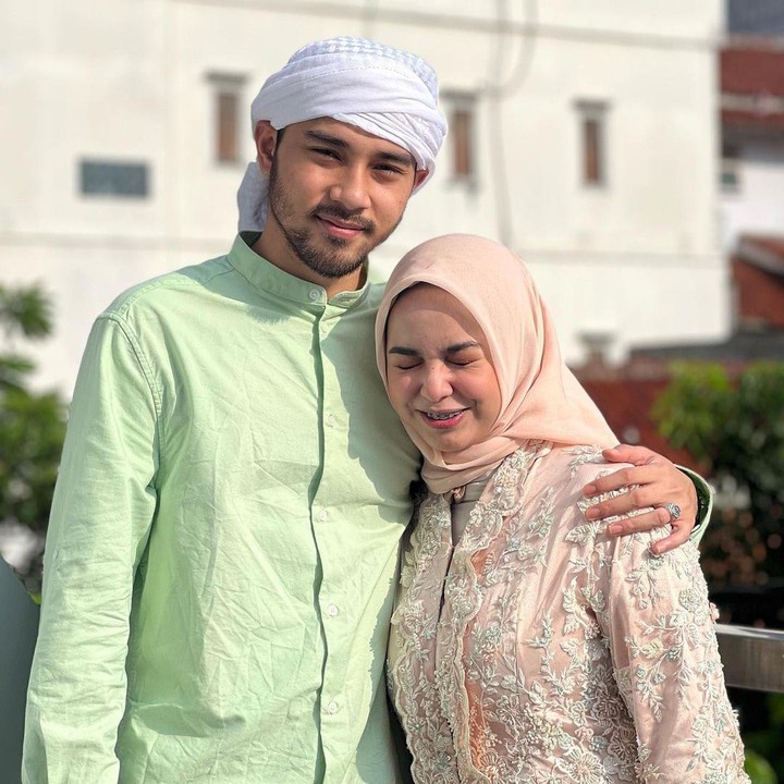 <p>Kabarnya, Achmad Megantara dan Asri Faradila telah berpacaran 2 tahun sebelum menikah. Asri juga diketahui lebih muda 6 tahun, Bunda. (Foto: Instagram @asrifaradila)</p>