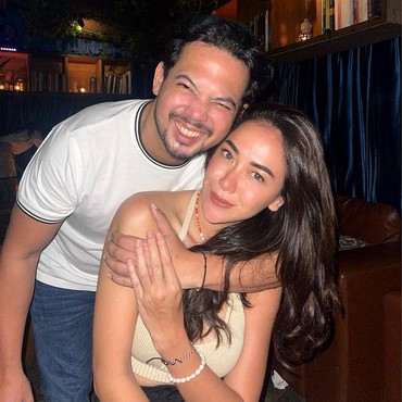 7 Potret Adilla Dimitri Eks Wulan Guritno Makin Mesra dengan Pacar Baru