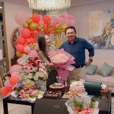 7 Momen Manis Ahok Rayakan Ultah ke-25 Puput Nastiti Sang Istri Tercinta