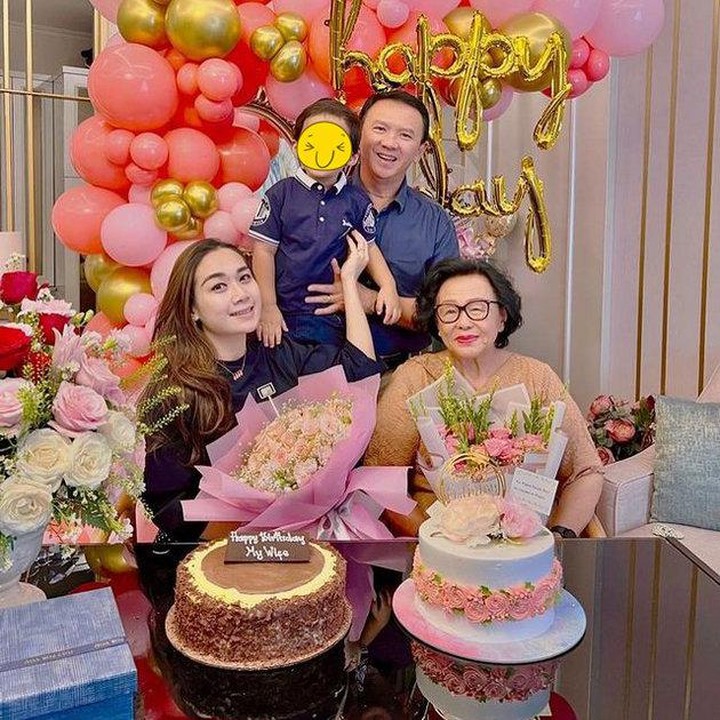<p>Dalam caption foto, Puput tulis ucapan tulus dari hati untuk sang suami, lho. (Foto: Instagram @btpnd)<br /><br /></p>