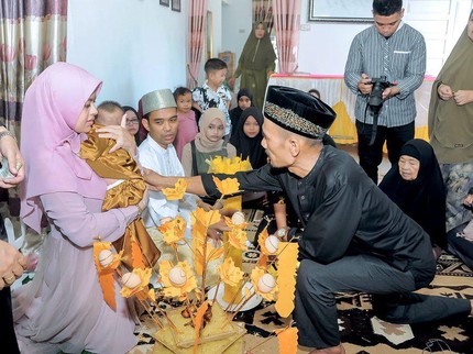 7 Potret 'Mengayun Anak' Samy, Putra Ustaz Abdul Somad yang Berusia 3 Bulan