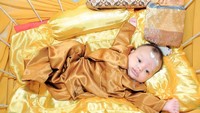 <p>Putra Ustaz Abdul Somad dan Fatimah Az Zahra kini telah berusia 3 bulan, Bunda. Samy Ahmad Mesbahy Ibadillah kini tumbuh menjadi bayi laki-laki menggemaskan. (Foto: Instagram @ustadzabdulsomad_official)</p>