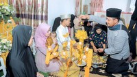 <p>Guna merayakan kelahiran anak pertamanya dengan Fatimah Az Zahra, UAS mengadakan acara syukuran di rumah. (Foto: Instagram @ustadzabdulsomad_official)</p>