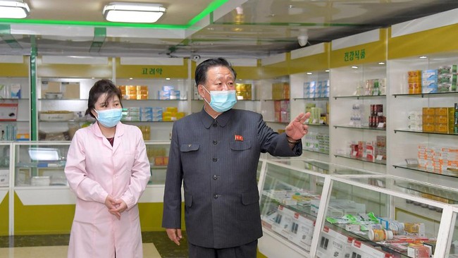 Harga obat-obatan herbal yang tak berkaitan dengan Covid-19 meroket di Korea Utara saat negara ini dihantam gelombang virus corona.