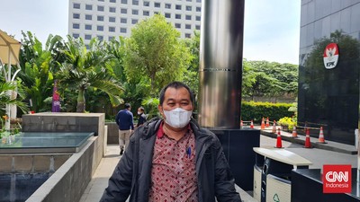 img-title Boyamin MAKI Penuhi Panggilan KPK soal TPPU Bupati Banjarnegara