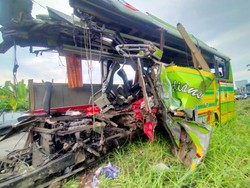 Detik-detik Kecelakaan Maut Tol Mojokerto Renggut 14 Nyawa Warga Surabaya