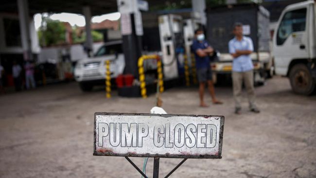Krisis Energi, Pasar Gelap BBM Menjamur di Sri Lanka Pasar gelap BBM menjamur di Sri Lanka di tengah krisis energi yang melanda di negara di Asia Selatan itu.