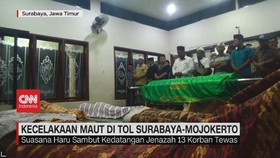 VIDEO: 13 Jenazah Korban Laka Maut Tol Sumo Dimakamkan Massal