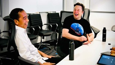 img-title Bertemu Elon Musk, Sepatu Jokowi Jadi Sorotan Warga Malaysia