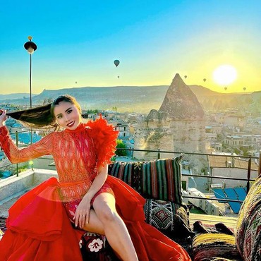 7 Potret Keseruan Eva Belisima, Sambangi Rohimah Asyik Jalan-jalan di Turki