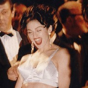 Gaya Red Carpet Paling Kontroversial di Festival Film Cannes, Ada yang Hampir Dilarang Masuk