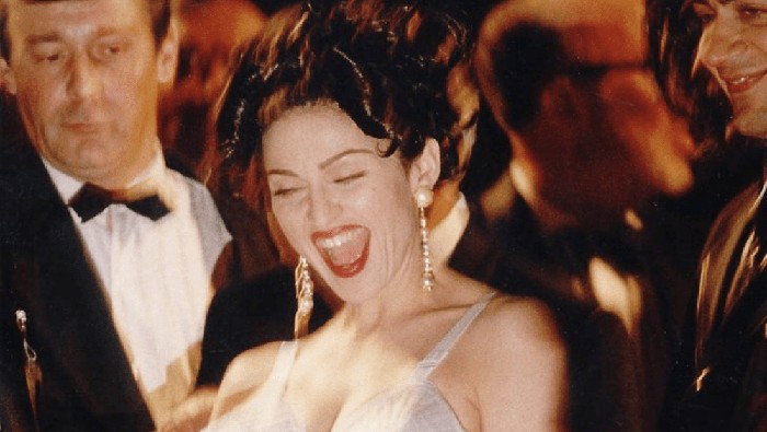 Gaya Red Carpet Paling Kontroversial di Festival Film Cannes, Ada yang Hampir Dilarang Masuk