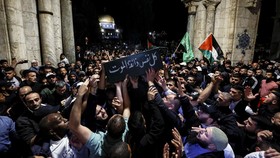 Polisi Israel Serang Upacara Pemakaman Pria Palestina di Yerusalem