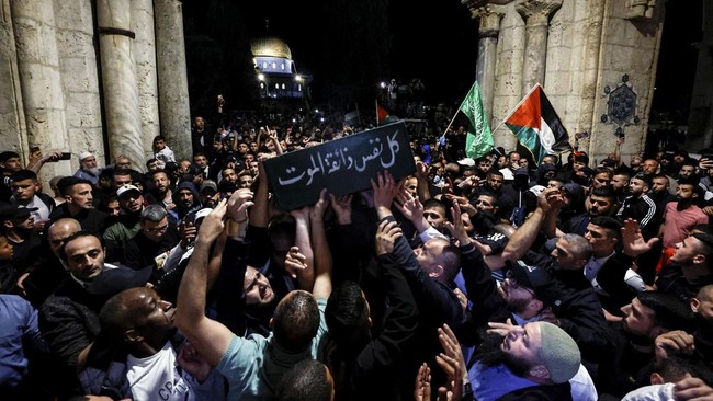 Bentrokan kembali pecah antara aparat Israel dan warga Palestina di Yerusalem.