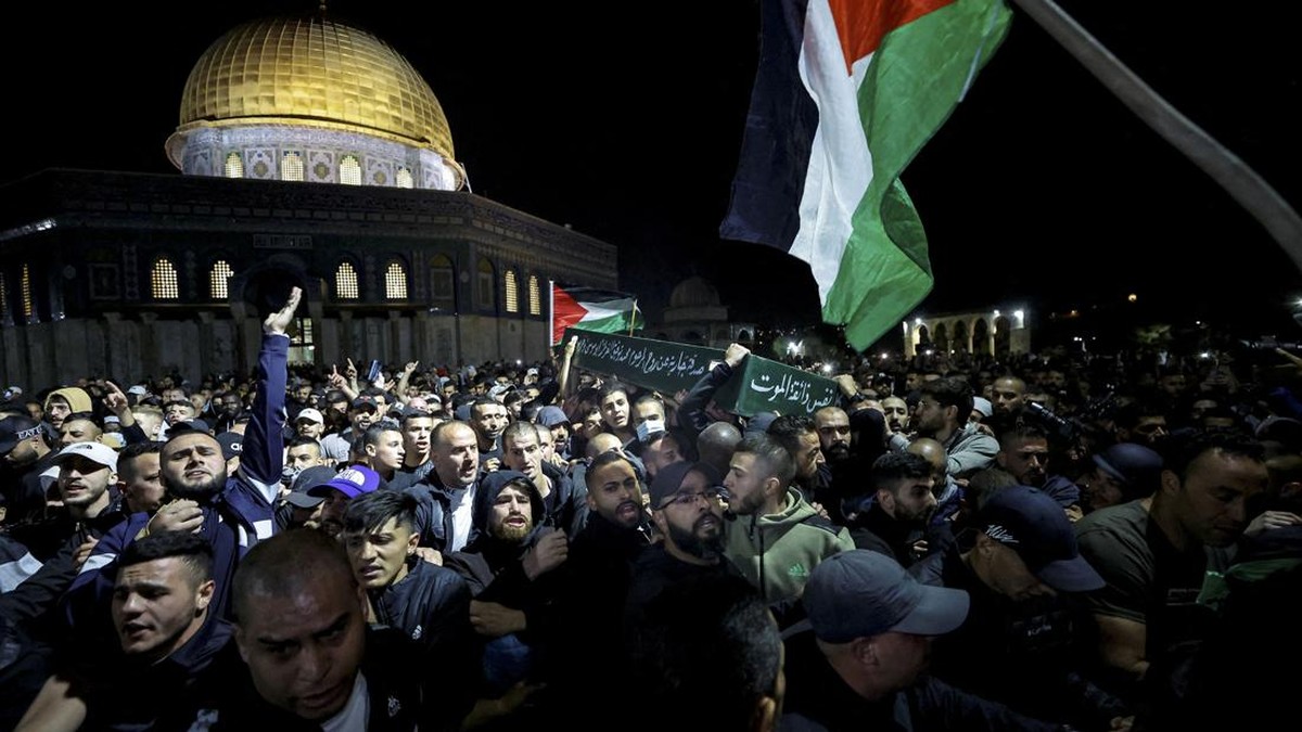 FOTO: Rusuh Polisi Israel Serang Pemakaman Pria Palestina di Yerusalem
