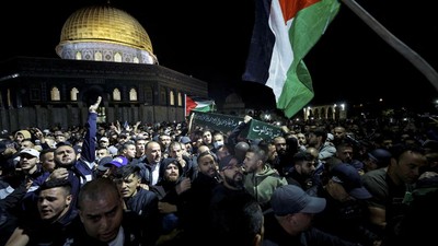 Warga Inggris Makan Karet Gegara Krisis sampai Israel Serbu Al Aqsa