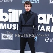 Para Musisi Pria yang Tampil Modis di Billboard Music Awards 2022