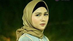img-title Belajar Salat, Intip 7 Potret Jessica Mila Pakai Hijab Jadi Sorotan