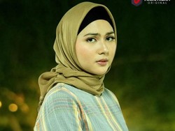 Belajar Salat, Intip 7 Potret Jessica Mila Pakai Hijab Jadi Sorotan