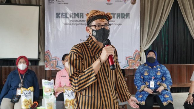 Menteri Pariwisata dan Ekonomi Kreatif Sandiaga Uno membuka kegiatan Kelana Nusantara di Sragen, Jawa Tengah, pada Selasa (17/5).