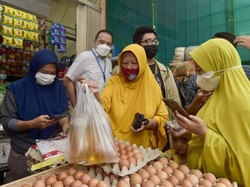 Minyak Goreng Rakyat Rp 14.000 Meluncur Hari Ini, Belinya Pakai KTP!