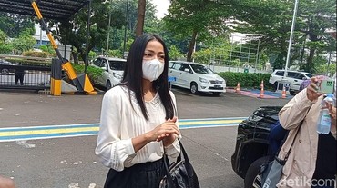 img-title Sidang Mafia Tanah Digelar, Riri Khasmita Bantah Pernah Jadi ART Ibu Nirina Zubir