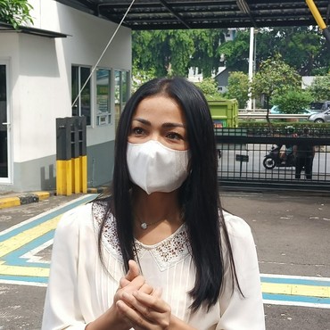 Sang Ibu Dituding Punya Utang, Nirina Zubir Ngaku Sakit Hati Sampai Nangis