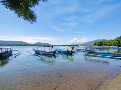 Nikmatnya Sensasi Wisata Keliling Teluk Gilimanuk dengan Perahu