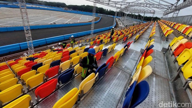 Berdasarkan data panitia, warga negara Indonesia (WNI) yang membeli tiket Formula E baru 21,2 persen, sedangkan WNA 78,8 persen.