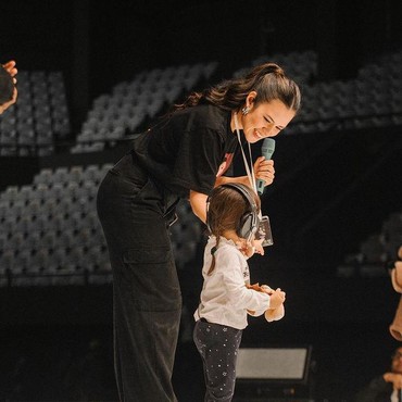 Buka Masker di Tempat Umum, Wajah Anak Raisa Bikin Heboh Netizen