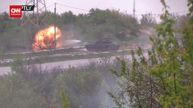 VIDEO: Momen Tank T-72 Pasukan Rakyat Donetsk Tembaki Tentara Ukraina