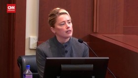 VIDEO: Amber Heard Bantah Guyon Pakai 'Pup' di Kasur Johnny Depp