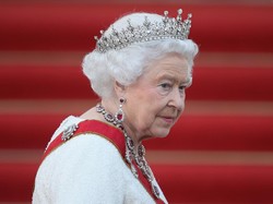 Uniknya Tiara Edisi Platinum Jubilee Ratu Elizabeth II, Bisa Jadi Kalung