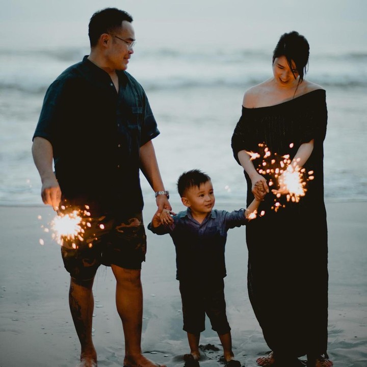 <p>Artis Laura Sanjaya menikah dengan Leo Sanjaya sejak 2011 silam, Bunda. Dalam pernikahannya, mereka dikaruniai seorang putra bernama Owen Sanjaya. (Foto: Instagram @laurabas)<br /><br /><br /></p>