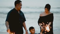 <p>Artis Laura Sanjaya menikah dengan Leo Sanjaya sejak 2011 silam, Bunda. Dalam pernikahannya, mereka dikaruniai seorang putra bernama Owen Sanjaya. (Foto: Instagram @laurabas)<br /><br /><br /></p>