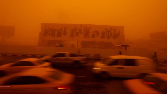 FOTO: Badai Pasir Sulap Langit Irak Jadi Oranye