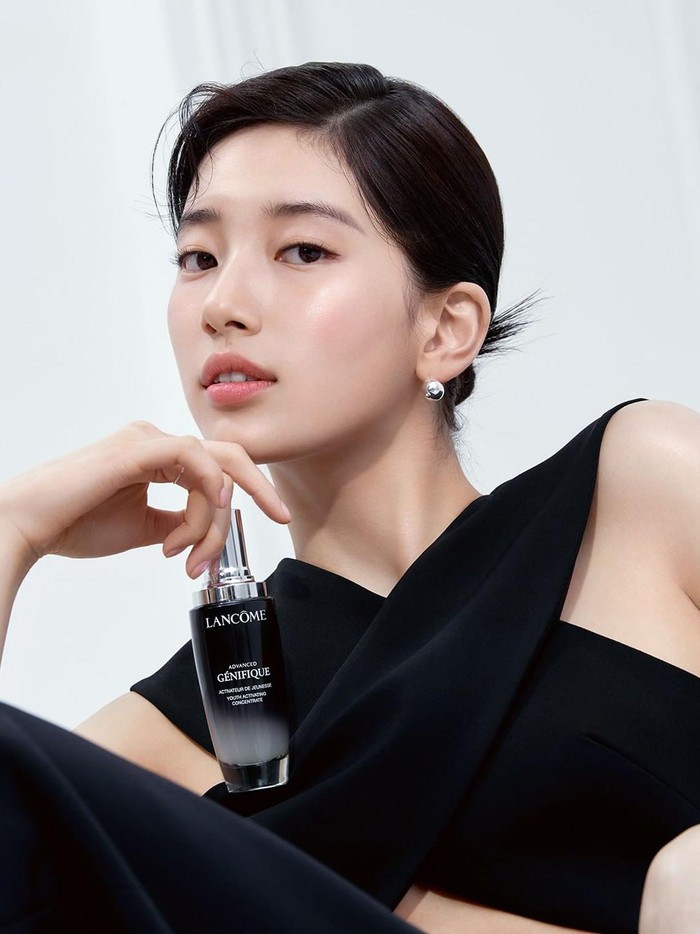 Untuk kamu yang belum tahu, Lancome merupakan brand asal Prancis yang memproduksi kosmetik, skincare, hingga parfum. Tak hanya mewah, namun Lancome juga menjadi salah satu brand favorit bagi para artis internasional./ Foto: instagram.com/voguekorea