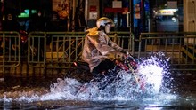 FOTO: Diguyur Hujan 10 Jam, Jalanan di Bangkok Banjir