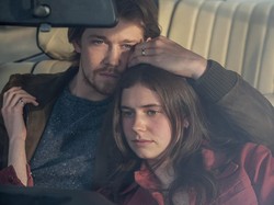 Adegan Seks Joe Alwyn di Conversation with Friends Dihujat