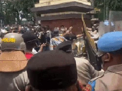 Jaksa Ungkap Pemicu Massa GMBI Ricuh di Mapolda Jabar