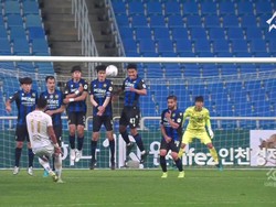 Video: Gol Tendangan Bebas Cantik di Liga Korea, Kiper pun Pasrah