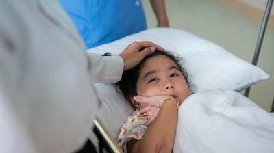 Anak yang terkena cacar air baru diperbolehkan kembali ke sekolah saat penyakitnya tak lagi bisa menular. Kapan itu?