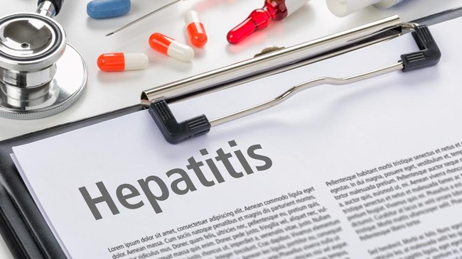 Berdasarkan tes PCR, 14 pasien yang saat ini diduga terinfeksi hepatitis misterius negatif Covid-19.