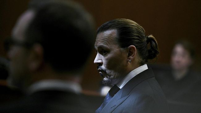Sejumlah penggemar Johnny Depp dikabarkan memburu psikiater yang bersaksi membela Amber Heard di persidangan.