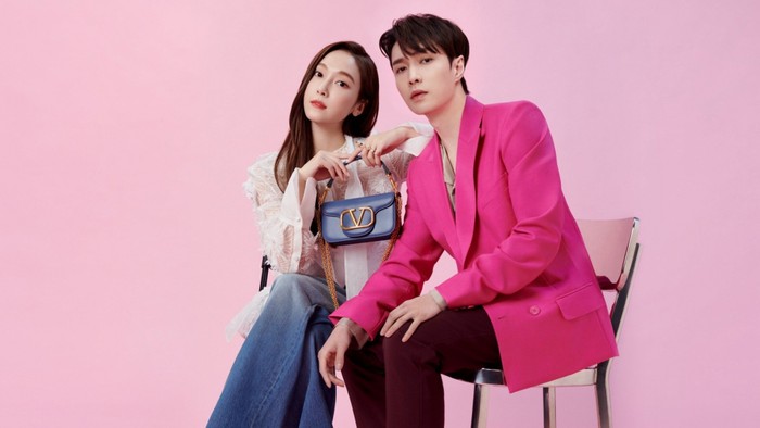 Tunjukkan Chemistry Manis, Jessica Jung dan Lay 'EXO' Tampil di Iklan MINI LOCO dari Valentino Garavani 520 Tunjukkan Chemistry Manis, Jessica Jung dan Lay 'EXO' Tampil di Iklan MINI LOCO dari Valentino Garavani 520